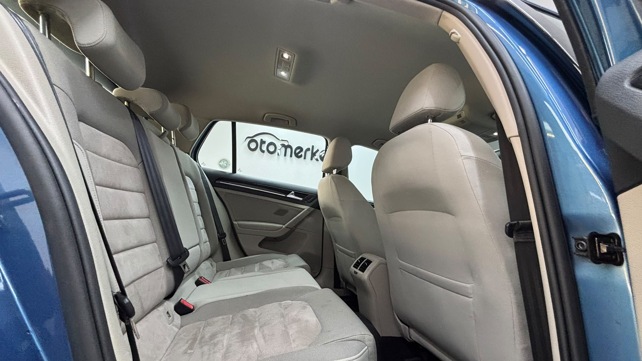 VOLKSWAGEN GOLF 16
